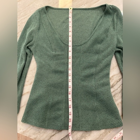 Long Sleeve U-Shaped Neck Green Textured Pattern Shirt Women’s Top Size M - Picture 8 of 10